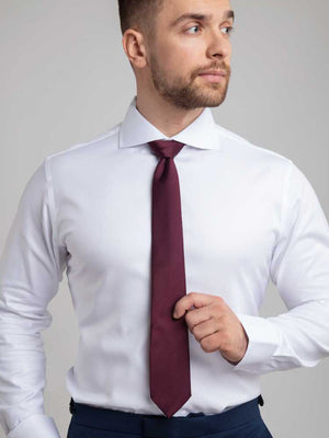 Dandy & Son Cutaway Collar shirt in premium white cotton worn by model with tie