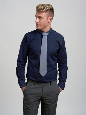 Dandy & Son Extreme Cutaway shirt in navy non-iron on model with tie