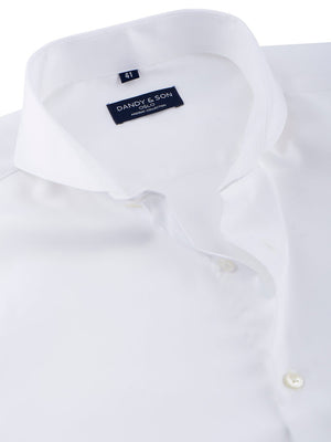 Dandy & Son Extreme Cutaway collar shirt in white premium cotton unbuttoned flat lay close up
