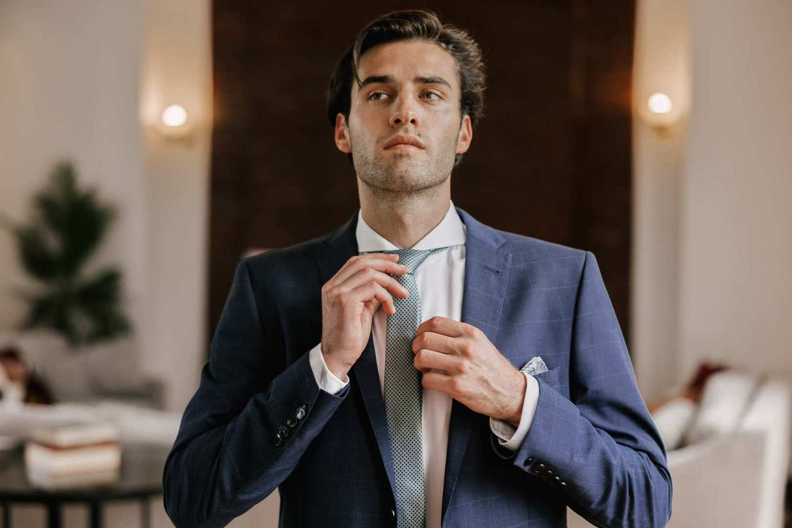 White cutaway sale collar dress shirt