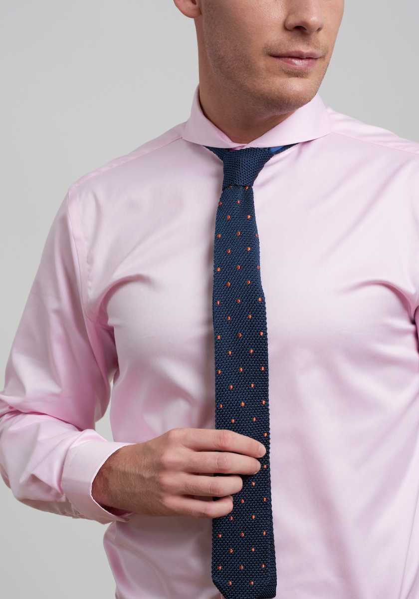 Model wearing extreme cutaway collar pink dress shirt in non iron fabric with tie