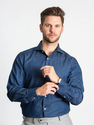 Dandy blue denim cutaway collar shirt on model