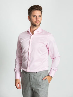 Dandy & Son Cutaway Collar shirt in pink non-iron fabric on model no tie