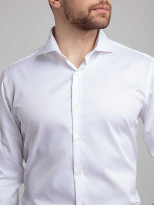 Dandy & Son Cutaway Collar shirt in white premium fabric close up 