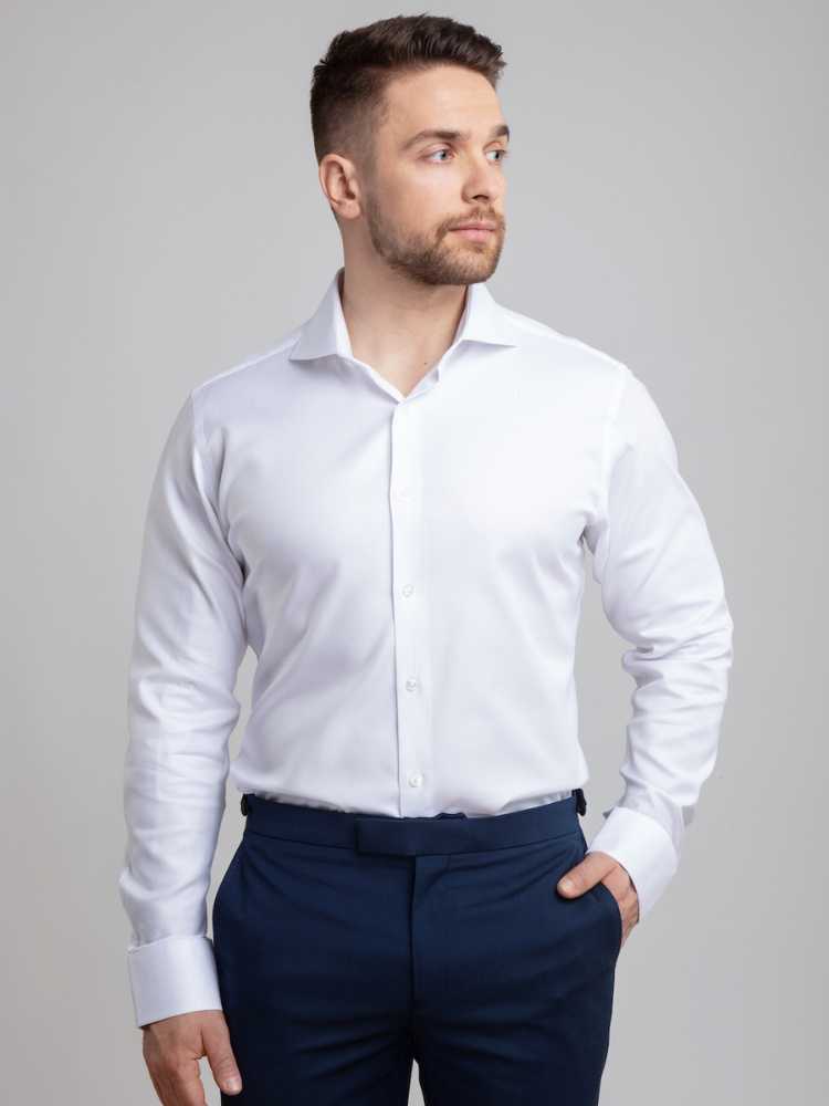 Dandy &amp; Son Cutaway Collar shirt in premium white cotton worn by model