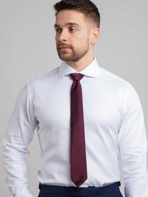 Dandy & Son Cutaway Collar shirt in premium white cotton worn by model with tie