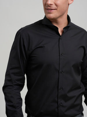 Dandy & Son Extreme Cutaway shirt in black easy-iron fabric on model no tie close up