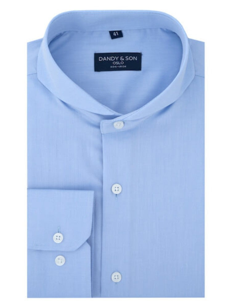 Dandy & Son Extreme Cutaway Collar shirt in light blue premium cotton flat lay