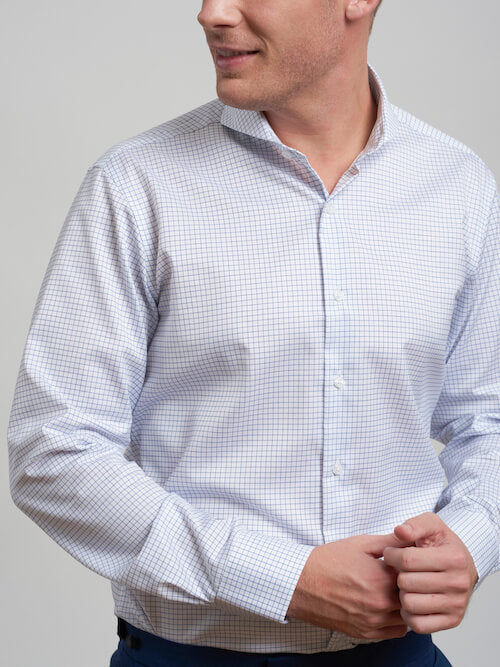 Dandy &amp; Son Extreme Cutaway shirt in light blue non-iron cotton on model no tie