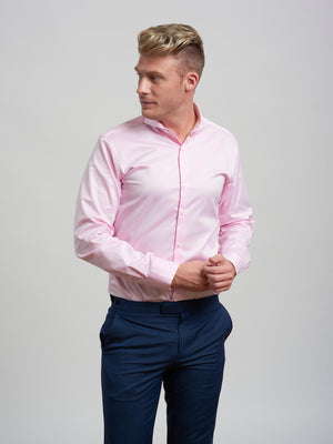 Dandy & Son Extreme Cutaway shirt in pink non-iron on model no tie