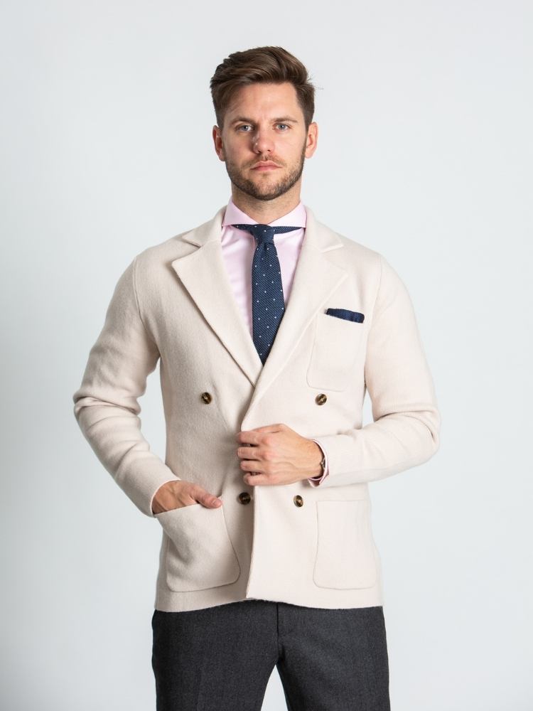 Model wearing pink premium extreme cutaway collar