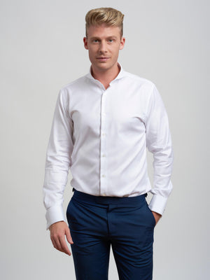 Dandy & Son Extreme Cutaway shirt in white premium fabric with french cuff on model no tie