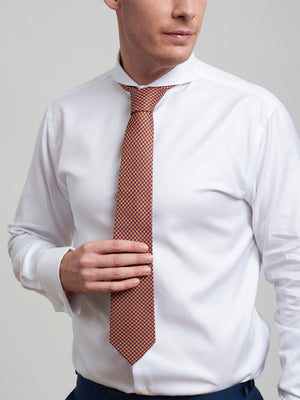 Dandy & Son Extreme Cutaway shirt in white premium fabric with french cuff on model with tie close up