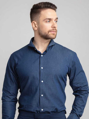 Dandy & Son Extreme Cutaway collar shirt in blue denim fabric close up on model