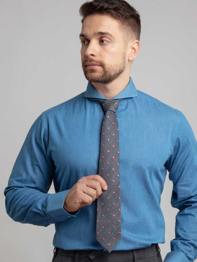 Extreme Cutaway Collar Light Denim Shirt 39 / US 15 Extreme Cutaway Collar Light Denim Shirt 39 / US 15