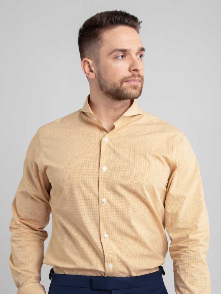 Dandy &amp; Son Extreme Cutaway collar shirt in yellow grid cotton on model