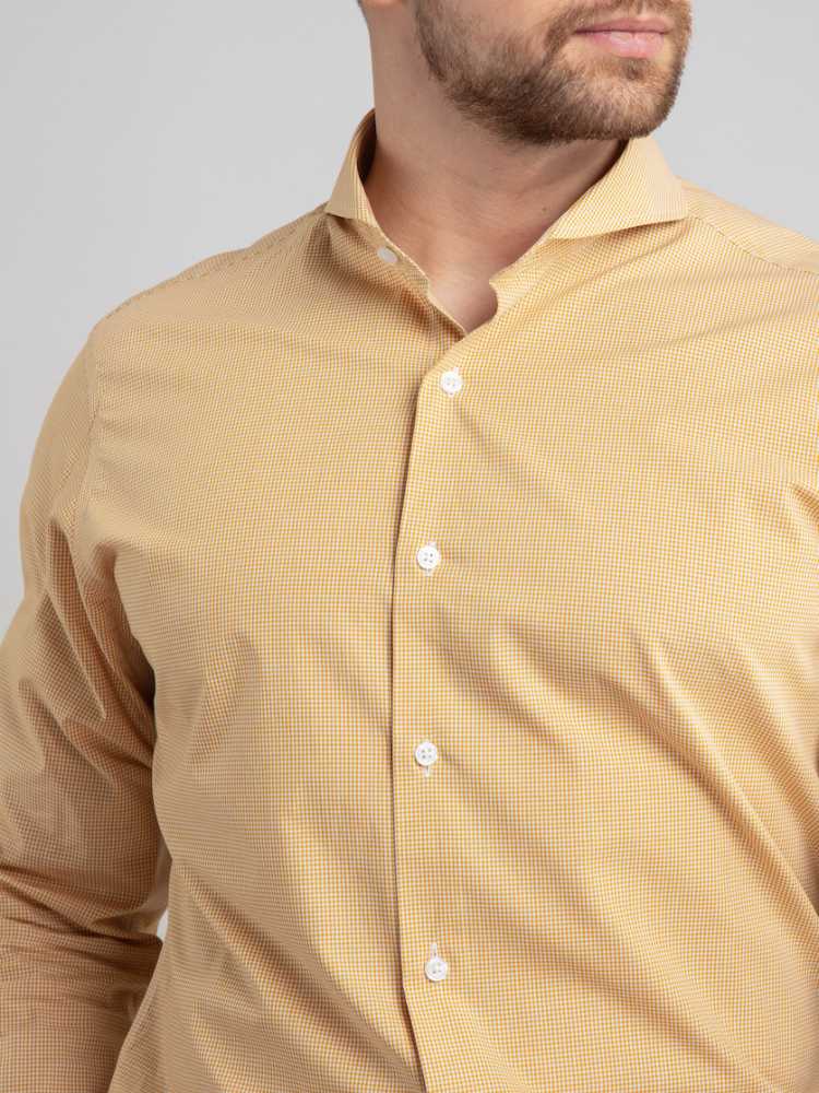 Dandy &amp; Son Extreme Cutaway collar shirt in yellow grid cotton on model